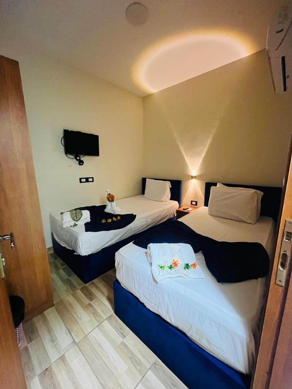 Revent Hotel Кайро Екстериор снимка